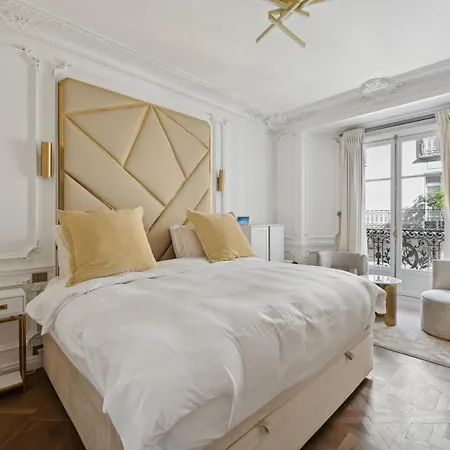 Avec Balcon, Proche Trocadero Parijs