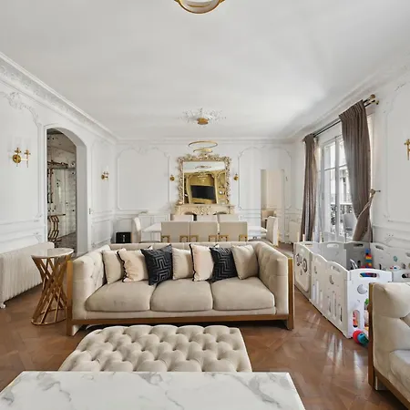Avec Balcon, Proche Trocadero * Parijs